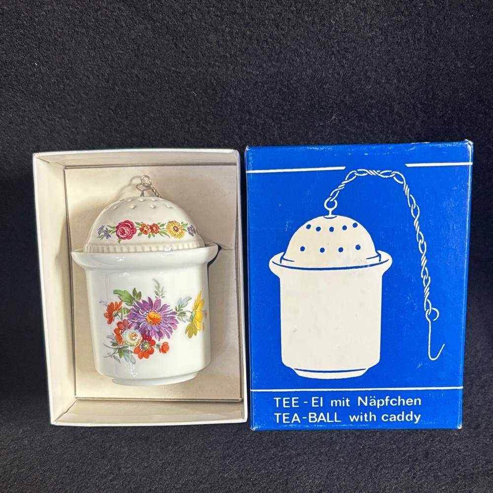 Vintage Kaiser Porcelain Tea Leaf Strainer Ball Infuser